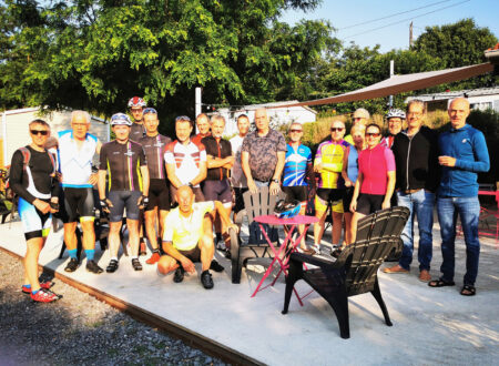 Accueil d'un groupe cycliste au camping