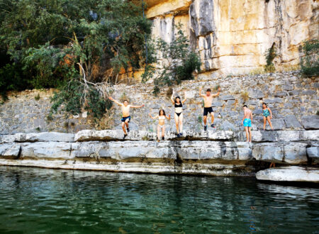 Baignade en rivière près du camping